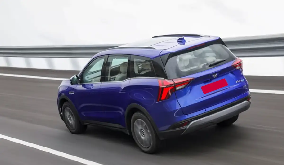 Mahindra - XUV700 AX5 Petrol (E) 5 Str - Best Car Rentals - Best Preowned Car - Exclusive Concierge Club.webp